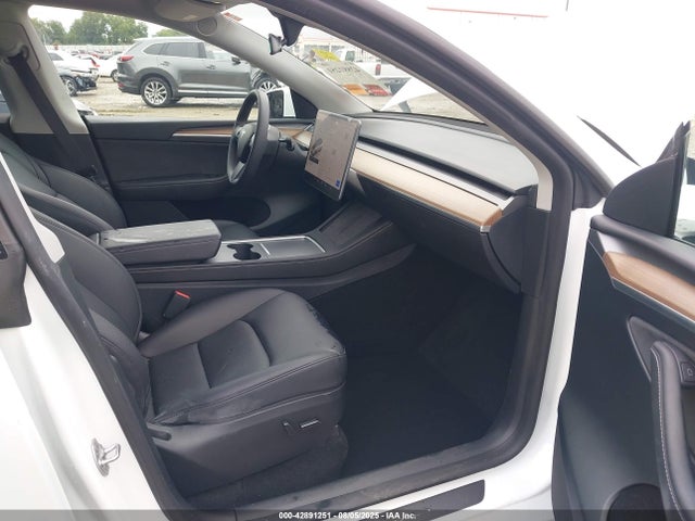2023 TESLA MODEL Y 7SAYGDEE5PF797340 Photo 4
