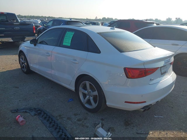 2015 AUDI A3 WAUACHFFXF1111466 Photo 2
