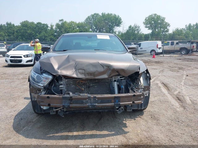 Ford Taurus 2016 1FAHP2E89GG122095 Image 13