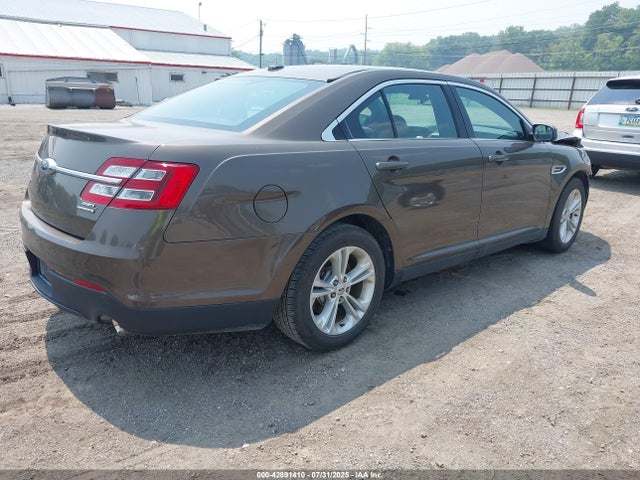 Ford Taurus 2016 1FAHP2E89GG122095 Image 4