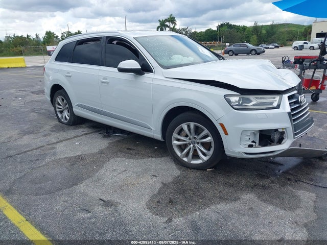 2017 AUDI Q7 WA1AHAF7XHD043167 Photo 0