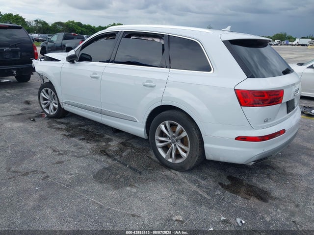 2017 AUDI Q7 WA1AHAF7XHD043167 Photo 2
