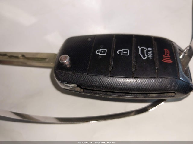 5XYPG4A38HG303396 KIA 2017