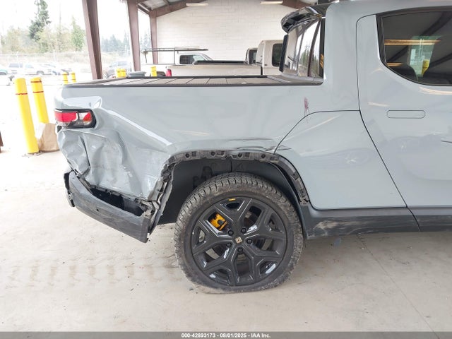 Rivian r1t 2022 7FCTGAAA8NN009099 Image 6