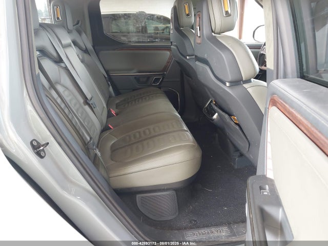 Rivian r1t 2022 7FCTGAAA8NN009099 Image 8