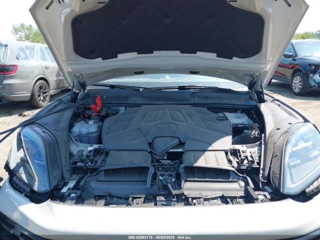 2024 PORSCHE CAYENNE WP1BA2AY5RDA50967 Photo 9