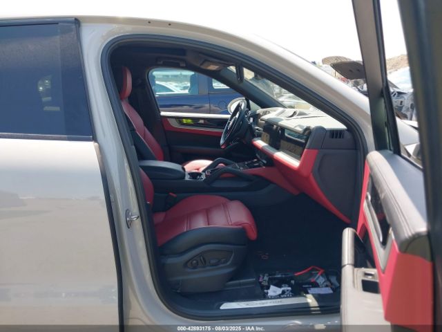 2024 PORSCHE CAYENNE WP1BA2AY5RDA50967 Photo 4
