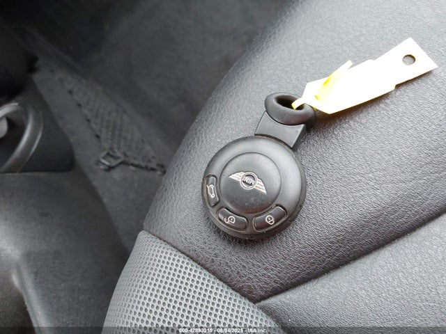 2010 MINI COOPER WMWMF3C58ATZ22604 Photo 10