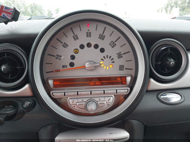 2010 MINI COOPER WMWMF3C58ATZ22604 Photo 6