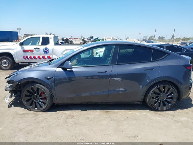 7SAYGDEF3NF532101 Tesla Model Y