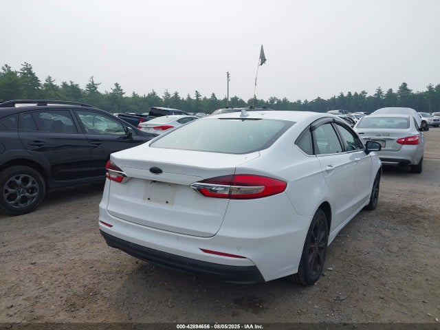 Ford 2019 2019 3FA6P0LU4KR109090 Image 4