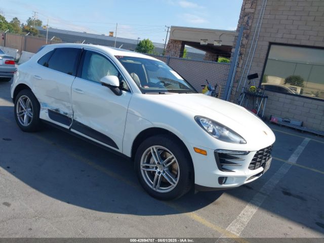 2017 PORSCHE MACAN WP1AB2A52HLB10111 Photo 0