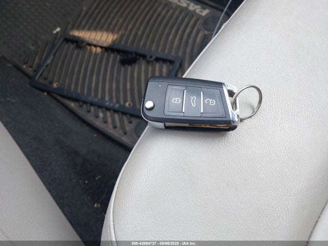 Volkswagen 2016 2016 1VWCT7A30GC027260 Image 11