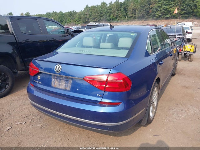 Volkswagen 2016 2016 1VWCT7A30GC027260 Image 4