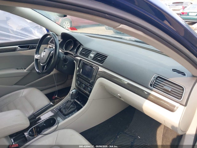 Volkswagen 2016 2016 1VWCT7A30GC027260 Image 5
