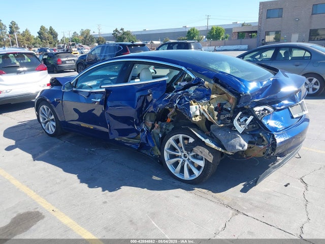 2019 TESLA MODEL 3 5YJ3E1EB3KF195465 Photo 2
