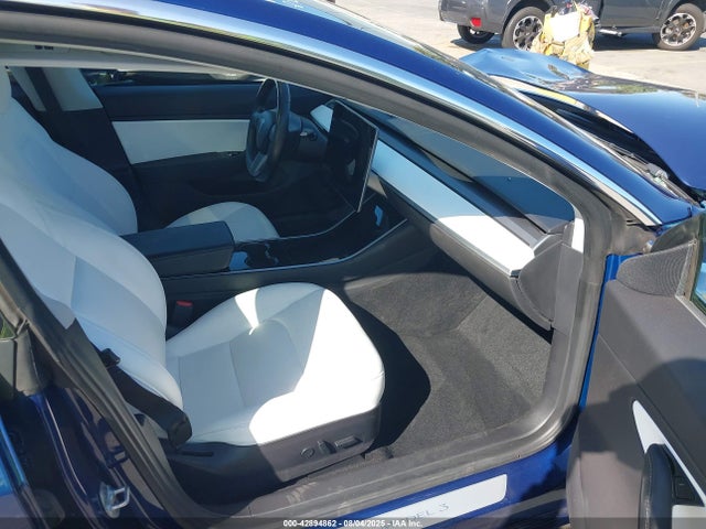 2019 TESLA MODEL 3 5YJ3E1EB3KF195465 Photo 4