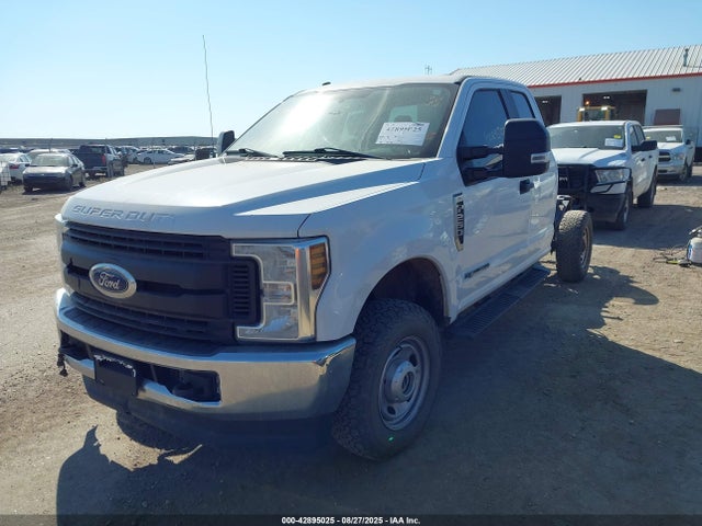 Ford 2019 2019 1FT7X2BT4KEF57481 Image 2