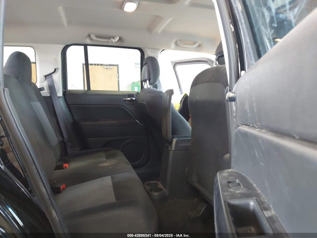 Jeep 2016 2016 1C4NJRFB5GD758645 Image 8