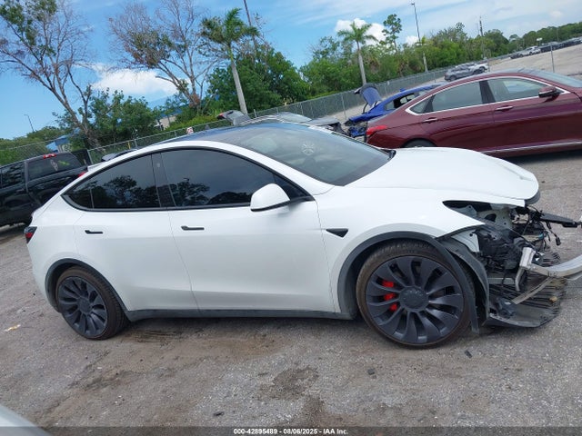 5YJYGDEF0MF240238 Tesla Model Y