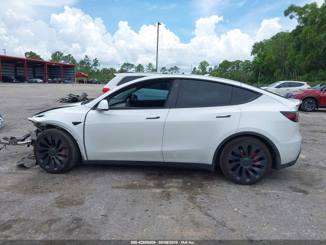 5YJYGDEF0MF240238 Tesla Model Y