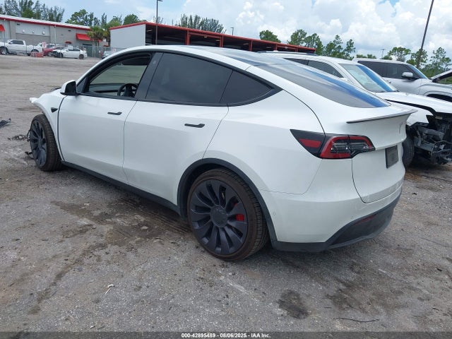 2021 TESLA MODEL Y 5YJYGDEF0MF240238 Photo 2
