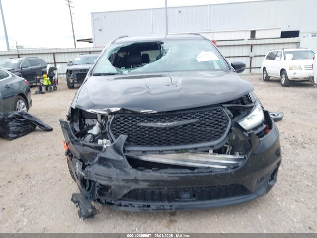 Chrysler 2025 2025 2C4RC1GG8SR520379 Image 13
