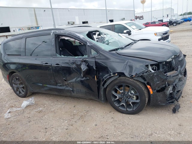 Chrysler 2025 2025 2C4RC1GG8SR520379 Image 14