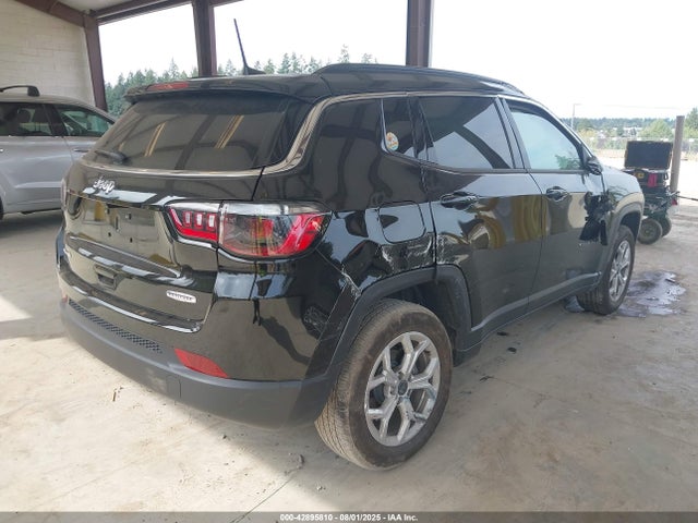 Jeep 2025 2025 3C4NJDBNXST553215 Image 4