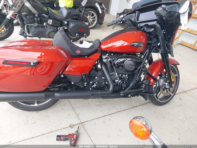 1HD1KB714RB621136 Harley-Davidson Milwaukee-eight