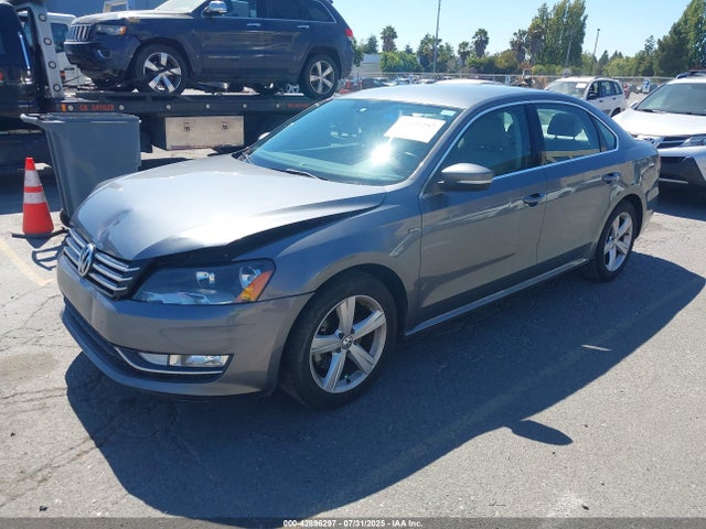 Volkswagen Passat 2015 1VWAT7A37FC103823 Image 2