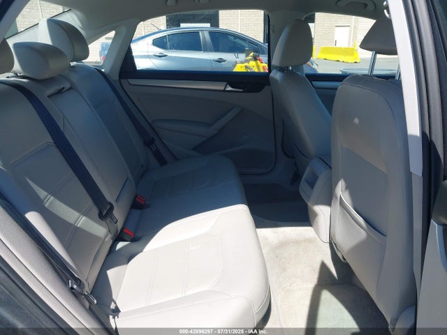 Volkswagen Passat 2015 1VWAT7A37FC103823 Image 8