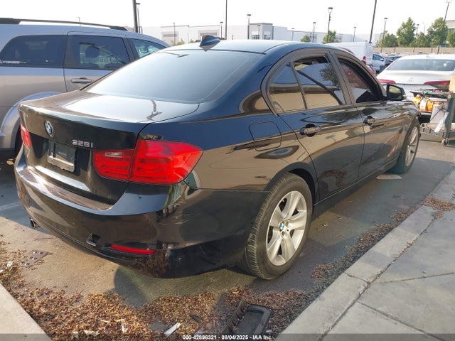 BMW 328I 2014 WBA3C1G56ENR49815 Image 4