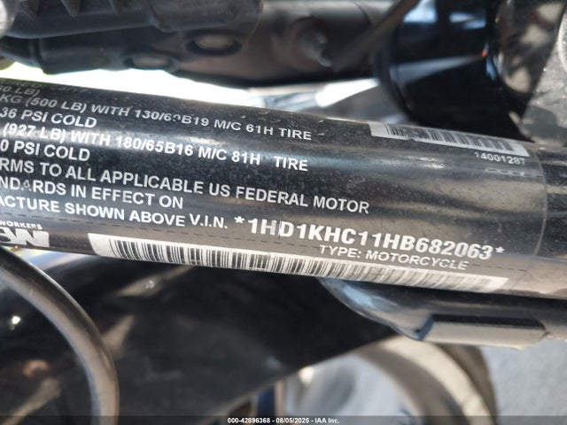 1HD1KHC11HB682063 Harley-Davidson Road Glide