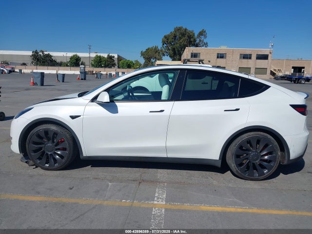 7SAYGDEF8NF557737 Tesla Model Y
