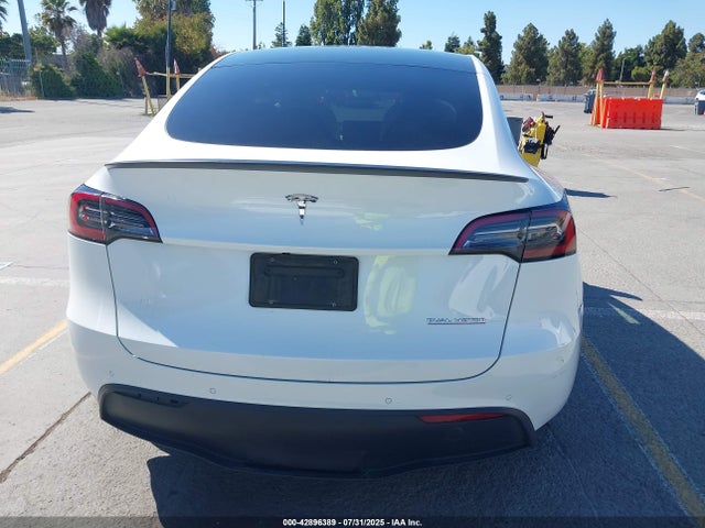 7SAYGDEF8NF557737 Tesla Model Y