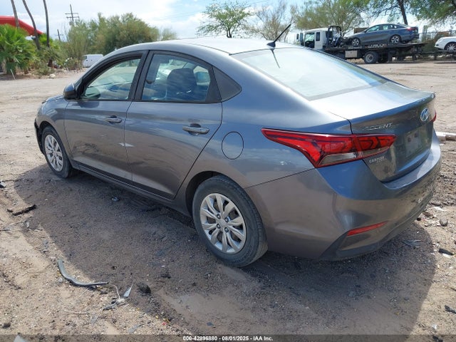 Hyundai 2018 2018 3KPC24A31JE014442 Image 3
