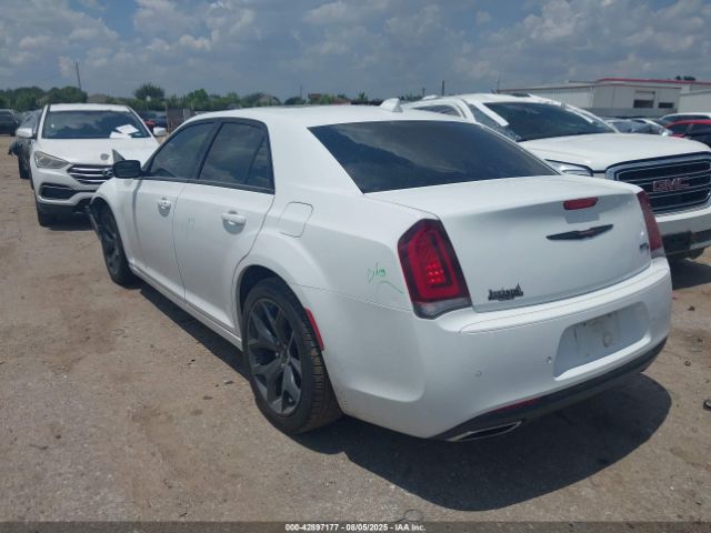 2022 CHRYSLER 300 2C3CCABG0NH174257 Photo 2