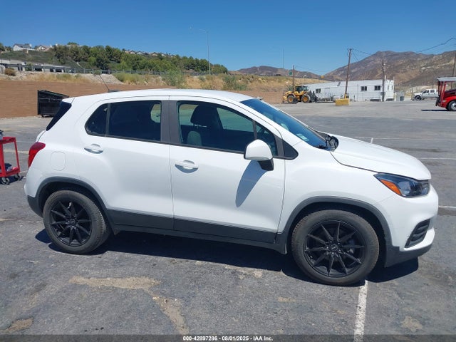 KL7CJKSBXJB723376 Chevrolet TRAX LS