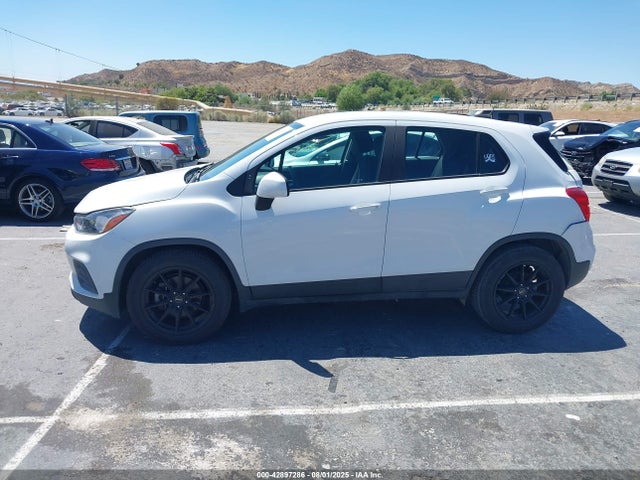 KL7CJKSBXJB723376 Chevrolet TRAX LS