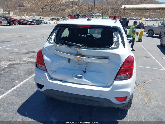 KL7CJKSBXJB723376 Chevrolet TRAX LS