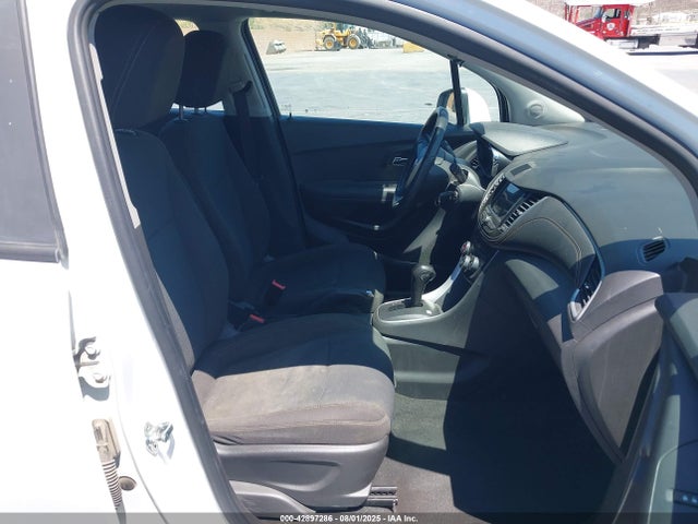 KL7CJKSBXJB723376 Chevrolet TRAX LS