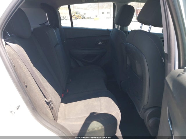 KL7CJKSBXJB723376 Chevrolet TRAX LS