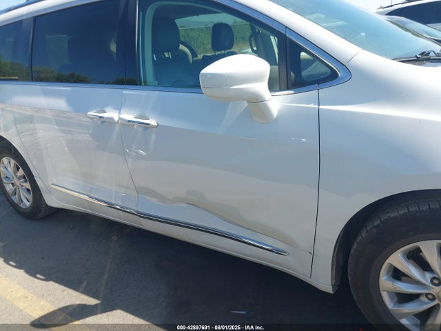2C4RC1BG1JR277049 Chrysler Pacifica