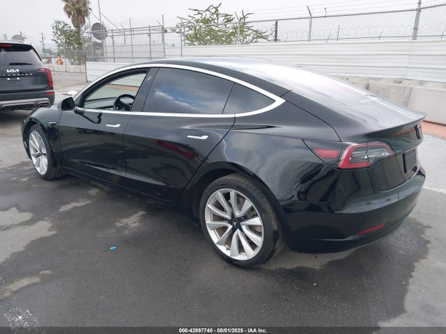 2018 TESLA MODEL 3 5YJ3E1EB9JF116363 Photo 2