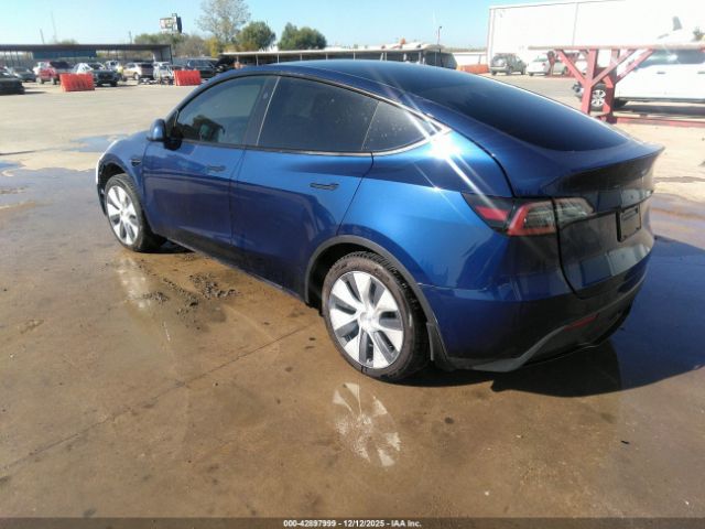 2024 TESLA MODEL Y 7SAYGDEE7RA239148 Photo 2