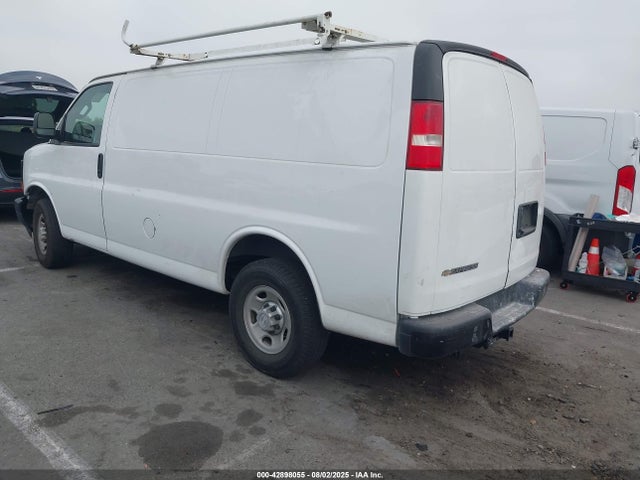 Chevrolet Express 2500 Work Van 2017 1GCWGAFF3H1112868 Image 3