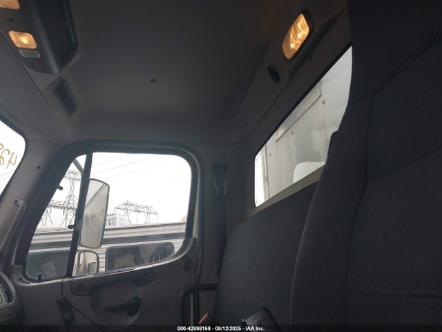 1FVHG3DV0HHHY3282 Freightliner Detroit Dd13