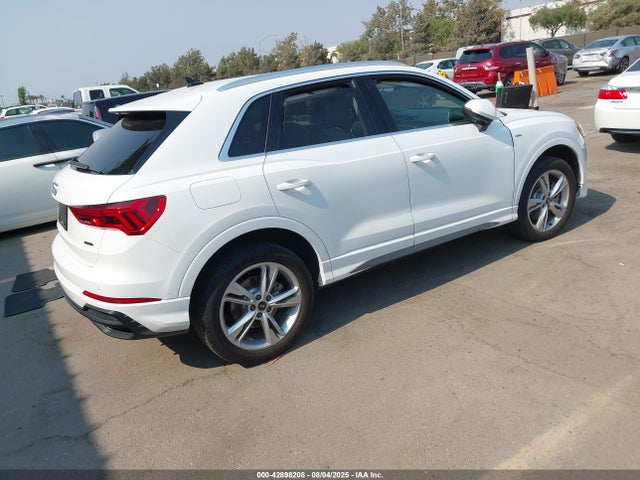 2021 AUDI Q3 WA1DECF34M1137958 Photo 3