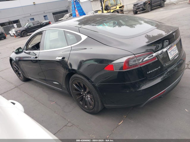 2015 TESLA MODEL S 5YJSA1E18FF118997 Photo 2